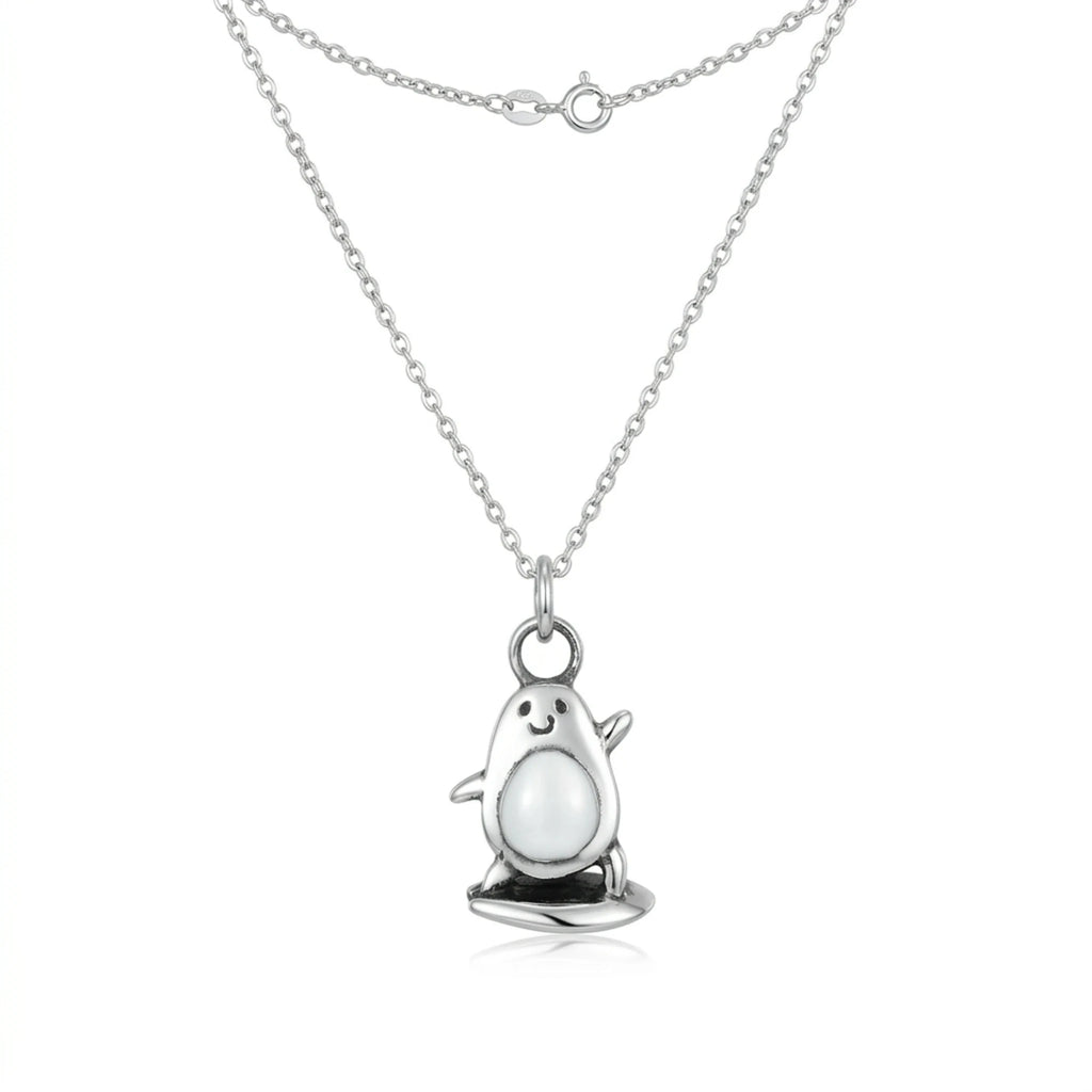 Sara Grace Jewelry - Foto Prodotto Ciondolo Surfavocado Su Sfondo Bianco