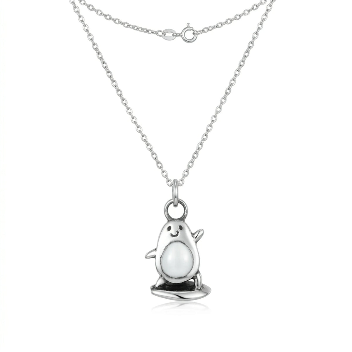 Sara Grace Jewelry - Foto Prodotto Ciondolo Surfavocado Su Sfondo Bianco
