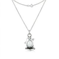 Sara Grace Jewelry - Foto Prodotto Ciondolo Surfavocado Su Sfondo Bianco
