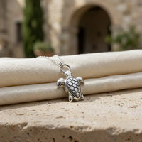 Sara Grace Jewelry ciondolo artigianale in argento 925 a forma di tartaruga – gioiello fatto a mano