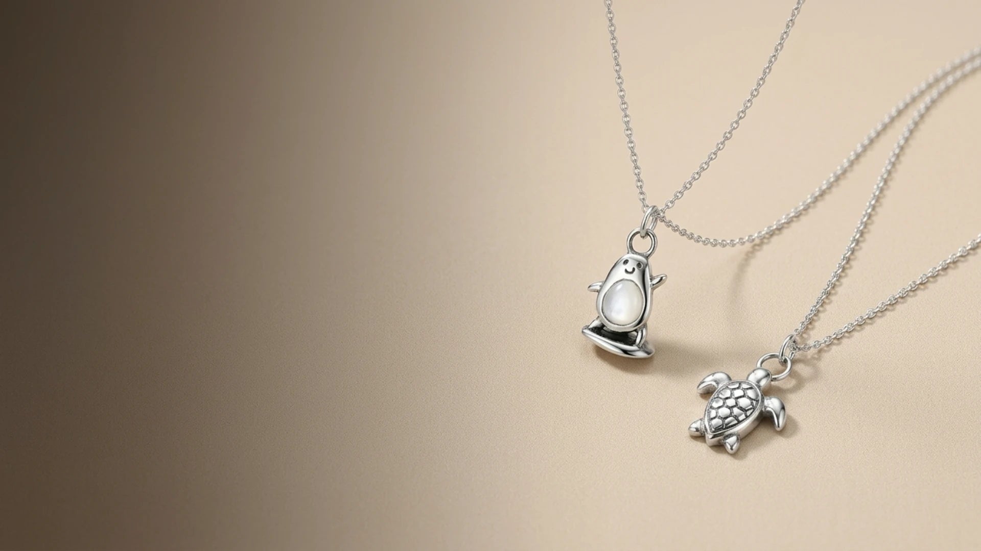 Sara Grace Jewelry - Foto Prodotto Ciondolo Tartarughina e Surfavocado Per Banner - 16 - 9