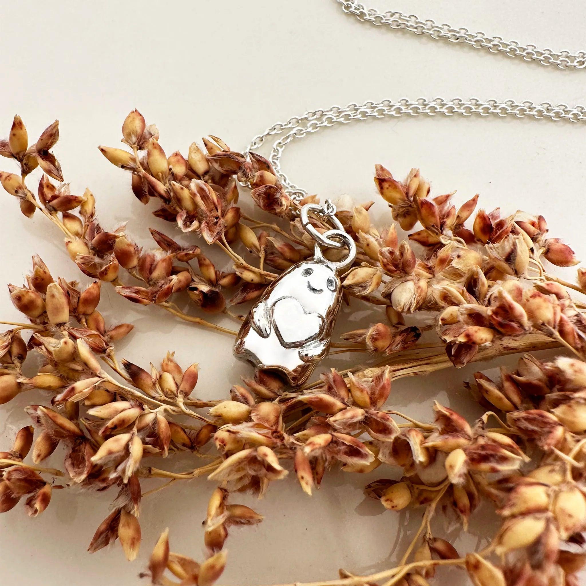 Sara Grace Jewelry ciondolo artigianale in argento 925 a forma di fantasma – gioiello Halloween fatto a mano