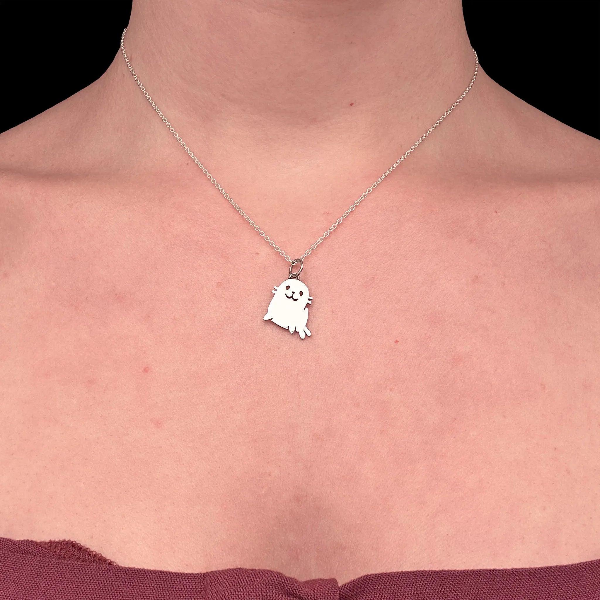 Sara Grace Jewelry ciondolo in argento 925 foca con catenina 40 cm – gioiello artigianale 