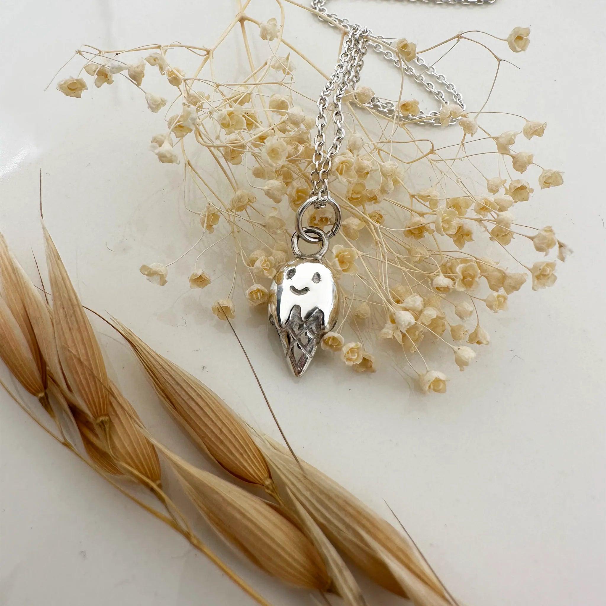 Sara Grace Jewelry ciondolo artigianale in argento 925 a forma di cono gelato – gioiello estivo fatto a mano