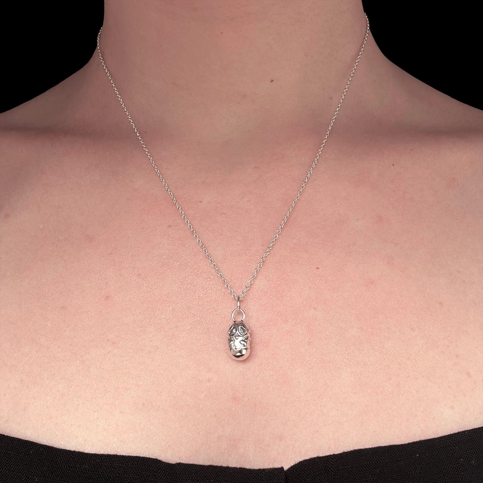 Sara Grace Jewelry ciondolo in argento 925 gufo stilizzato con catenina 45 cm – gioiello artigianale 
