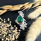 Sara Grace Jewelry anello foglia in argento 925 con malachite dettaglio frontale – gioiello artigianale 