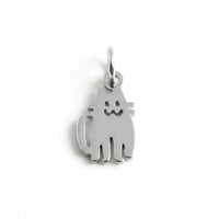 Sara Grace Jewelry - Foto Prodotto Orecchino Gatto Su Sfondo Bianco
