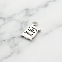 Sara Grace Jewelry orecchini artigianali in argento 925 a forma di gufo – gioiello fatto a mano vista laterale