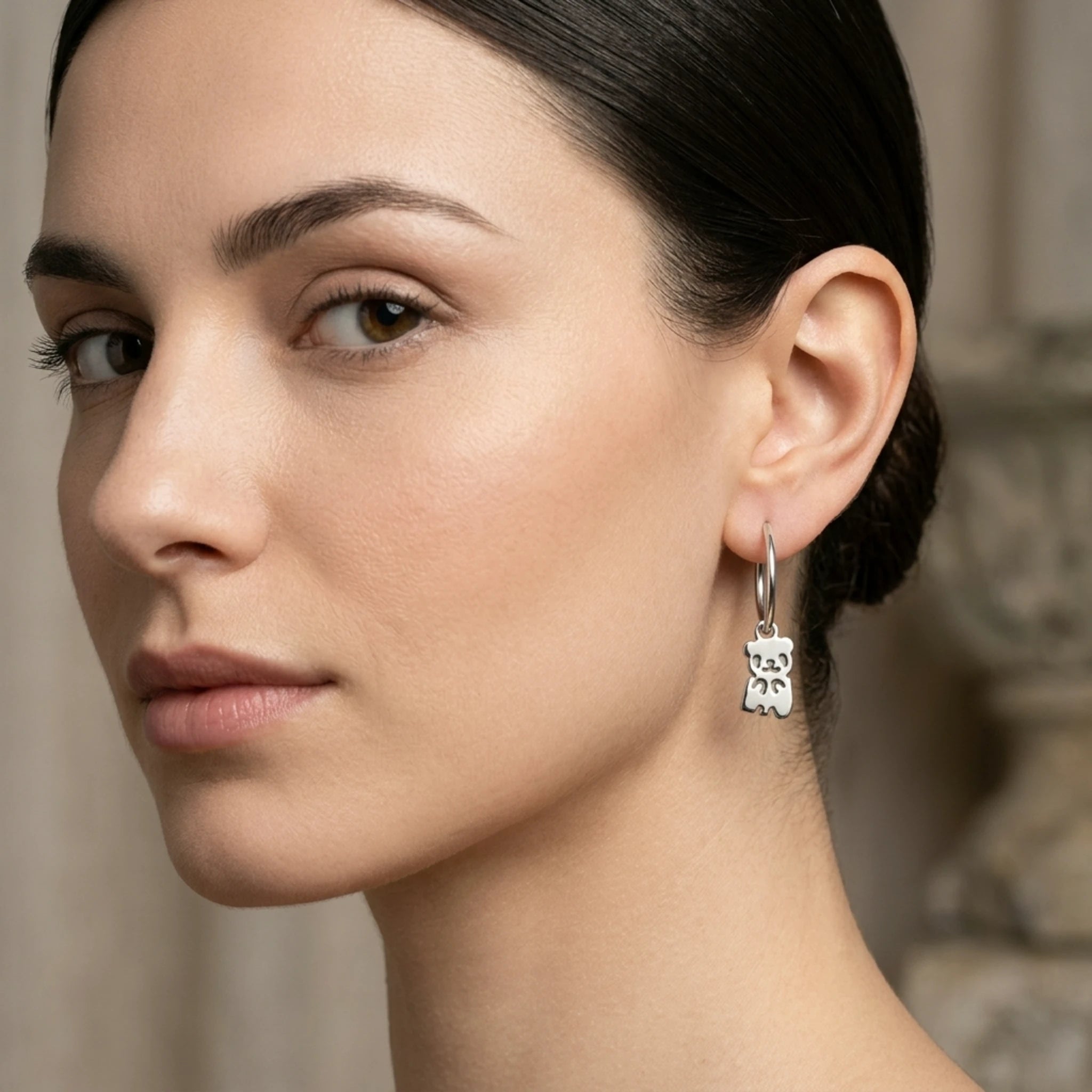 Sara Grace Jewelry - Foto Prodotto Orecchino Panda Argento 925 Indossato