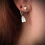 Sara Grace Jewelry orecchini in argento 925 pinguino indossati – gioiello artigianale 